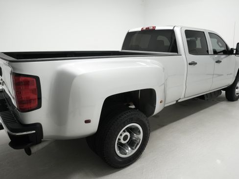 Used 2017 Chevrolet Silverado 3500 W/T AWD/4WD image 4