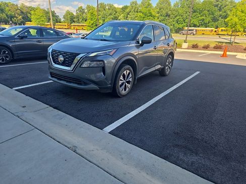 Used 2021 Nissan Rogue SV w/ Premium Package FWD image 1