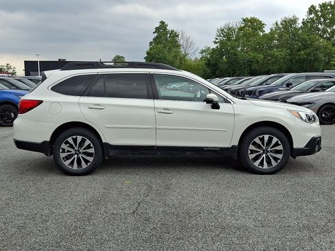 Used 2016 Subaru Outback 2.5i Limited AWD/4WD image 4