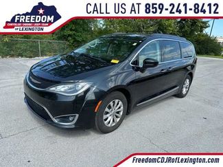 Used 2017 Chrysler Pacifica Touring-L FWD video 1