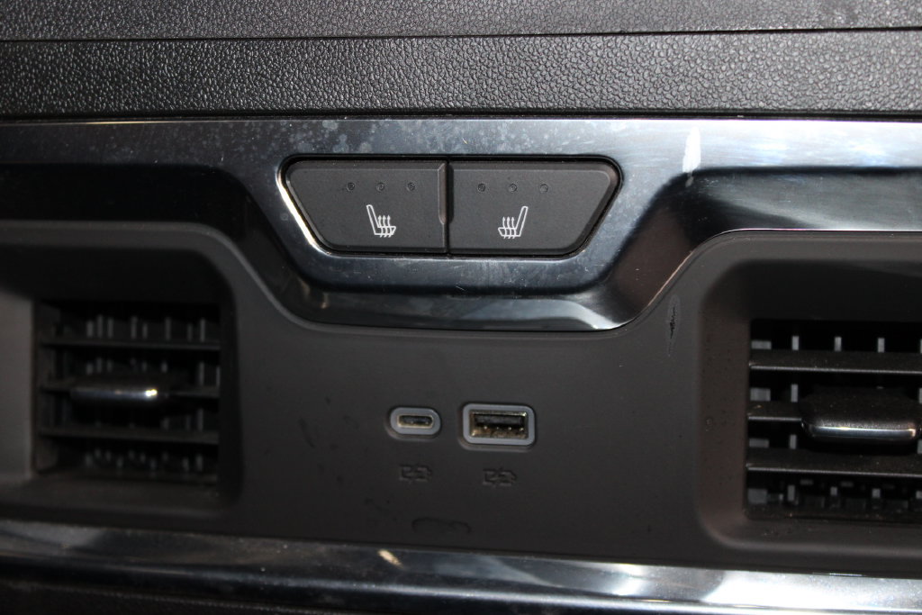 Used 2024 Chevrolet Silverado 1500 High Country w/ Technology Package AWD/4WD image 35