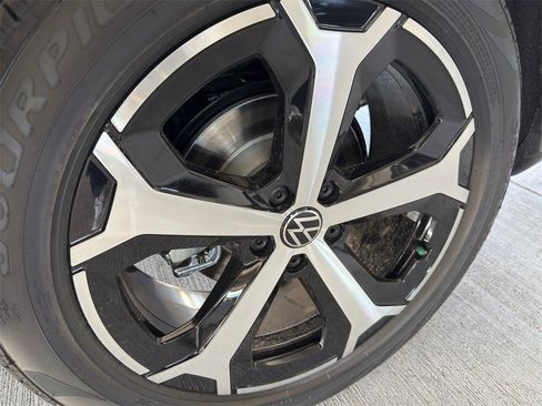New 2026 Volkswagen Tiguan SE image 22