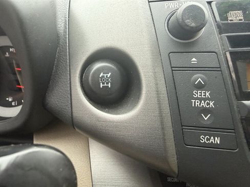Used 2011 Toyota RAV4 4WD w/ Base L4 Extra Value Pkg image 49