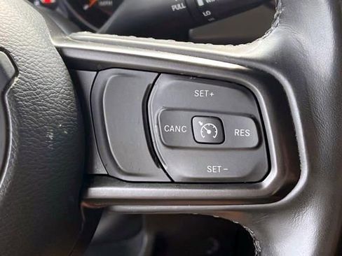 Certified 2022 Jeep Gladiator Willys image 20