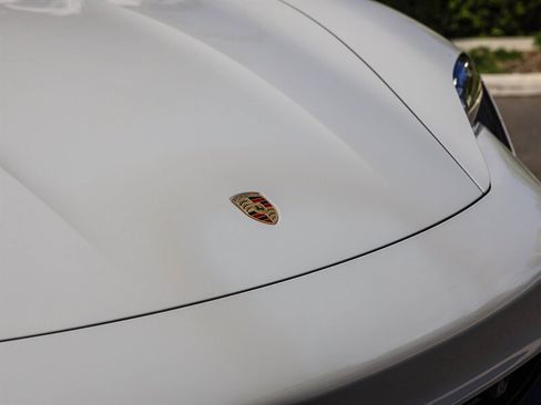 Used 2022 Porsche Taycan RWD image 9