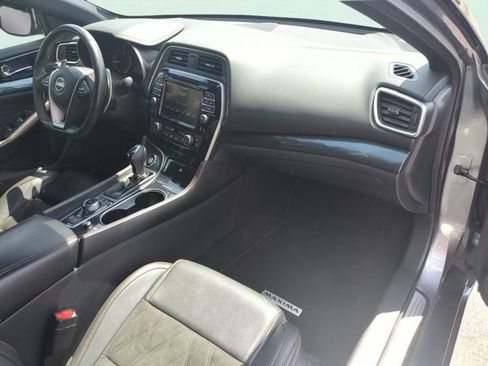 Used 2023 Nissan Maxima SR w/ Sport Mat Group FWD image 34