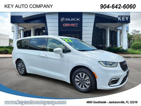 Used 2022 Chrysler Pacifica Touring-L FWD image 1