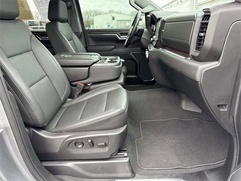 Used 2025 GMC Sierra 1500 SLT image 18