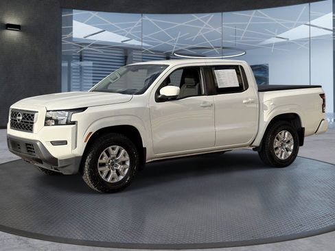 Used 2023 Nissan Frontier SV w/ Technology Package RWD image 2