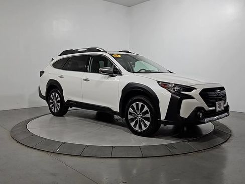Certified 2025 Subaru Outback Touring AWD/4WD image 9