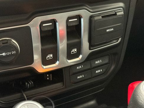 Used 2022 Jeep Wrangler Sport AWD/4WD image 34