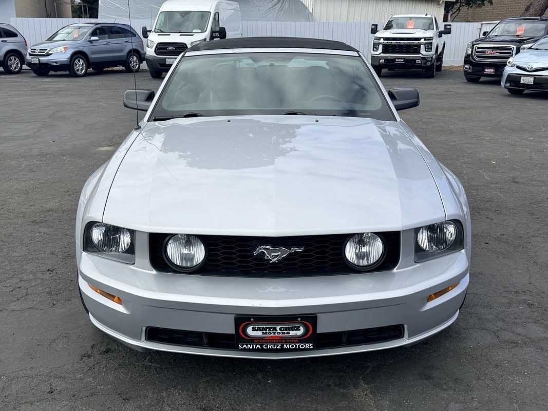Used 2005 Ford Mustang GT RWD image 2