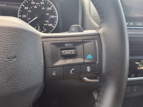 Used 2025 Nissan Rogue SV AWD/4WD image 16