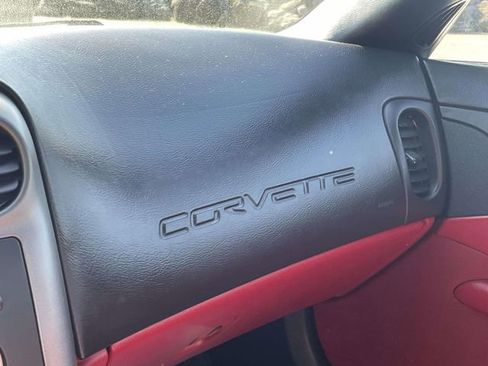 Used 2007 Chevrolet Corvette Coupe w/ Performance Package RWD image 30