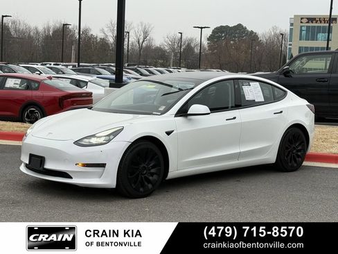 Used 2021 Tesla Model 3 Standard Range Plus image 3