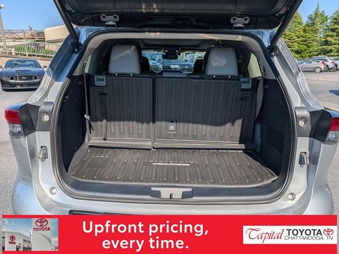 Used 2023 Toyota Highlander Platinum image 10