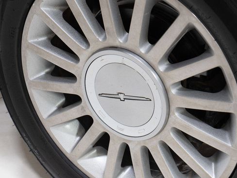 Used 2005 Ford Thunderbird Deluxe image 48