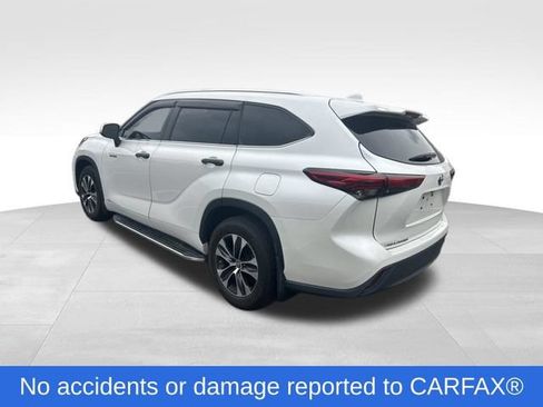 Used 2021 Toyota Highlander XLE AWD/4WD image 3
