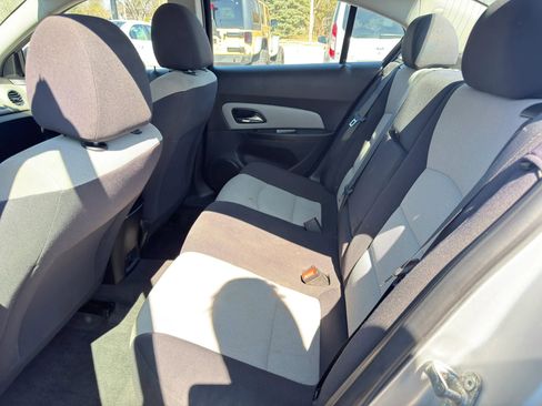 Used 2014 Chevrolet Cruze LS image 9