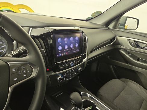 Used 2023 Chevrolet Traverse LT image 25