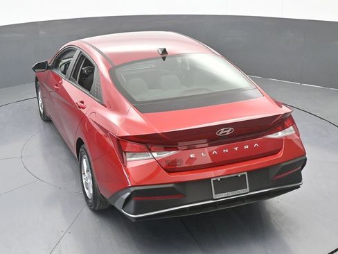 Used 2024 Hyundai Elantra SE image 42