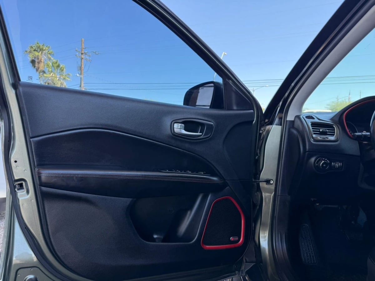 Used 2017 Jeep Compass Trailhawk AWD/4WD image 35