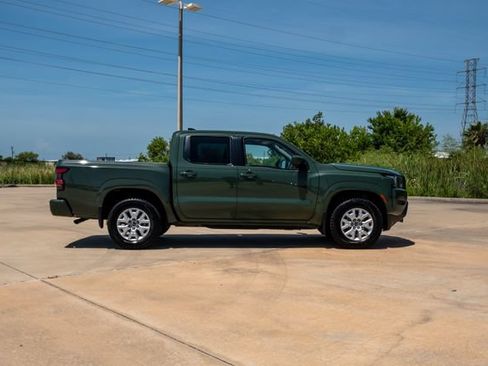 Used 2022 Nissan Frontier SV RWD image 3