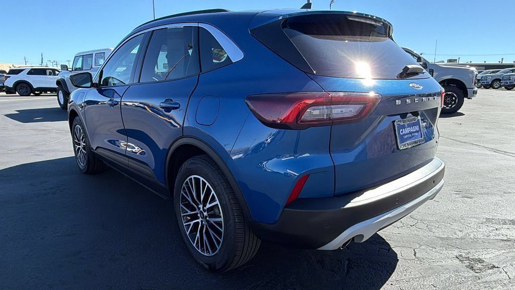 Used 2023 Ford Escape SE FWD image 5