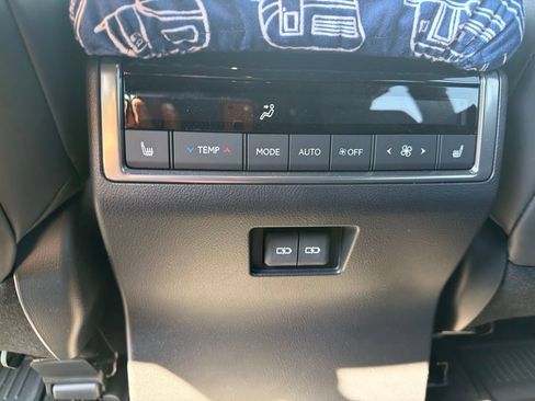 Used 2025 Lexus GX 550 w/ Accessory Package (2T) AWD/4WD image 20