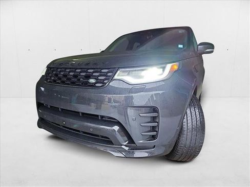 New 2024 Land Rover Discovery Dynamic SE image 30