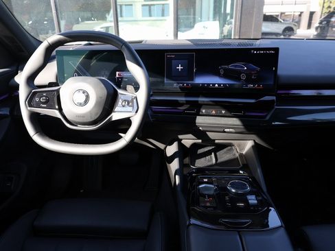 Used 2025 BMW 530i xDrive 530i xDrive image 25