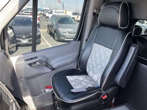 Used 2016 Mercedes-Benz Sprinter 3500 image 9