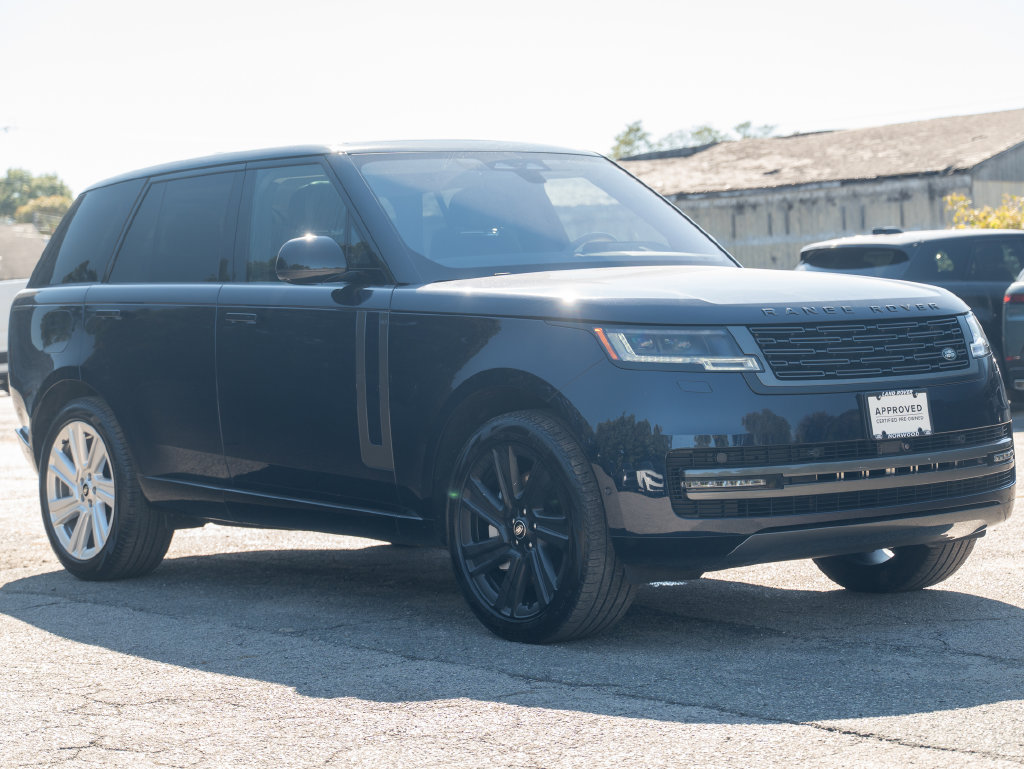 Used 2023 Land Rover Range Rover SE AWD/4WD image 3