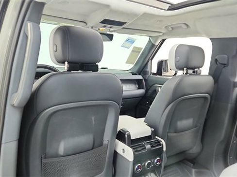 Used 2025 Land Rover Defender 110 X image 30