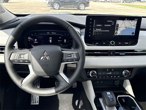 New 2025 Mitsubishi Outlander SEL image 24
