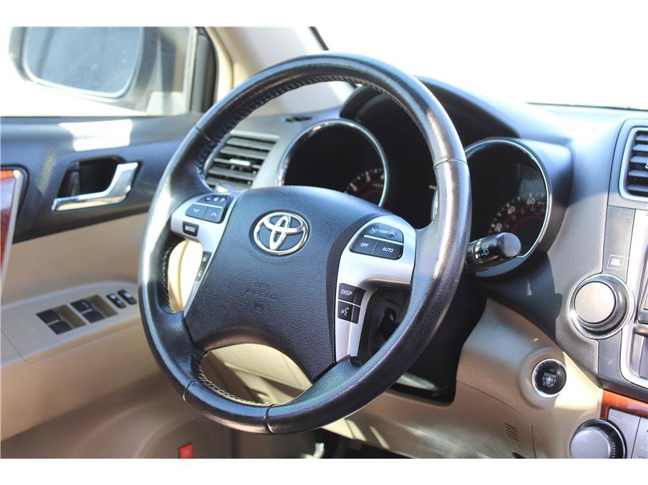 Used 2013 Toyota Highlander Limited AWD/4WD image 18