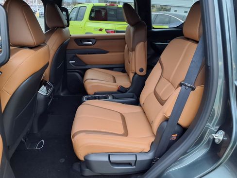 New 2026 Nissan Armada SL w/ Captain's Chari Seat Package image 6