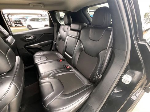 Used 2019 Jeep Cherokee Latitude Plus image 20