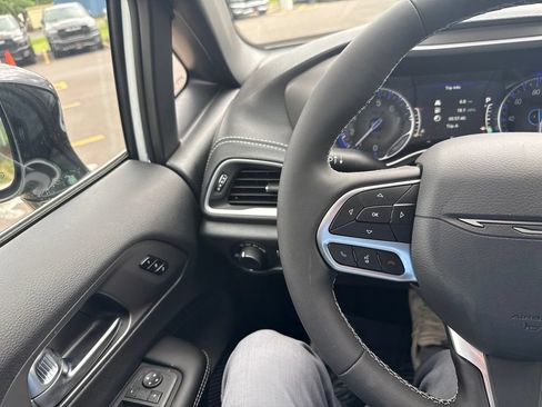 New 2027 Chrysler Pacifica Select AWD/4WD image 29
