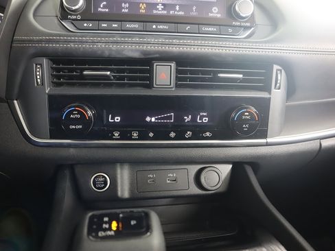 Used 2023 Nissan Rogue SV image 41