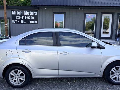 Used 2015 Chevrolet Sonic LT FWD image 2