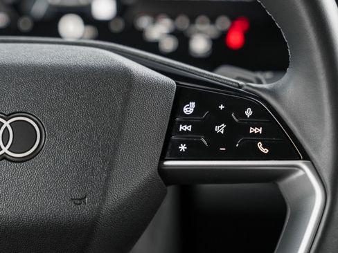 Certified 2025 Audi Q5 Premium w/ Convenience Package image 19