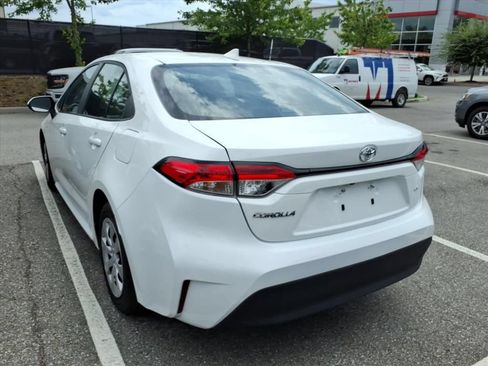 Used 2025 Toyota Corolla LE FWD image 3
