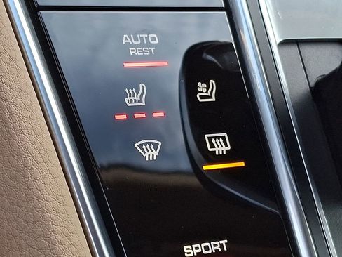 Used 2022 Porsche Panamera 4 image 22