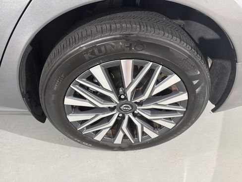 Used 2024 Nissan Altima 2.5 SV FWD image 7