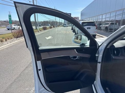 Certified 2025 Volvo XC90 B5 Plus image 18