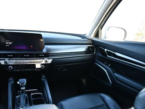 Used 2023 Kia Telluride S image 15