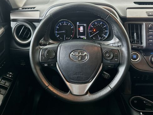 Used 2018 Toyota RAV4 Limited FWD image 18