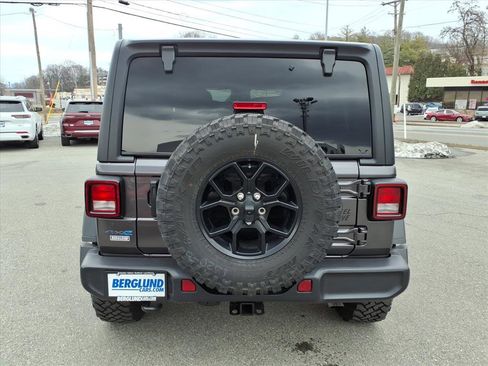 Used 2025 Jeep Wrangler Willys image 5