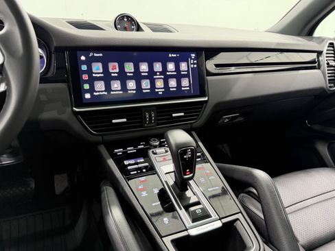 Certified 2023 Porsche Cayenne AWD/4WD image 36